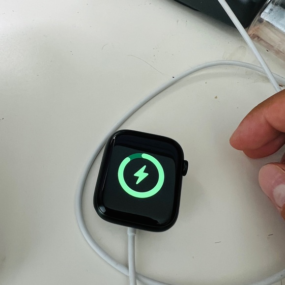 ❌ SOLD ❌ Apple Watch Series 7. Green aluminum case 45mm - Picture 6 of 11